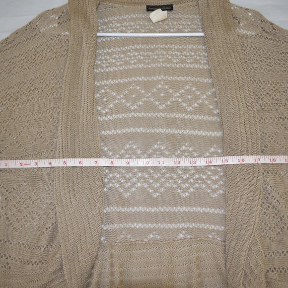 Intriguing Threads Acrylic Cardigan Beige 2X Short Sleeve - Picture 5 of 8
